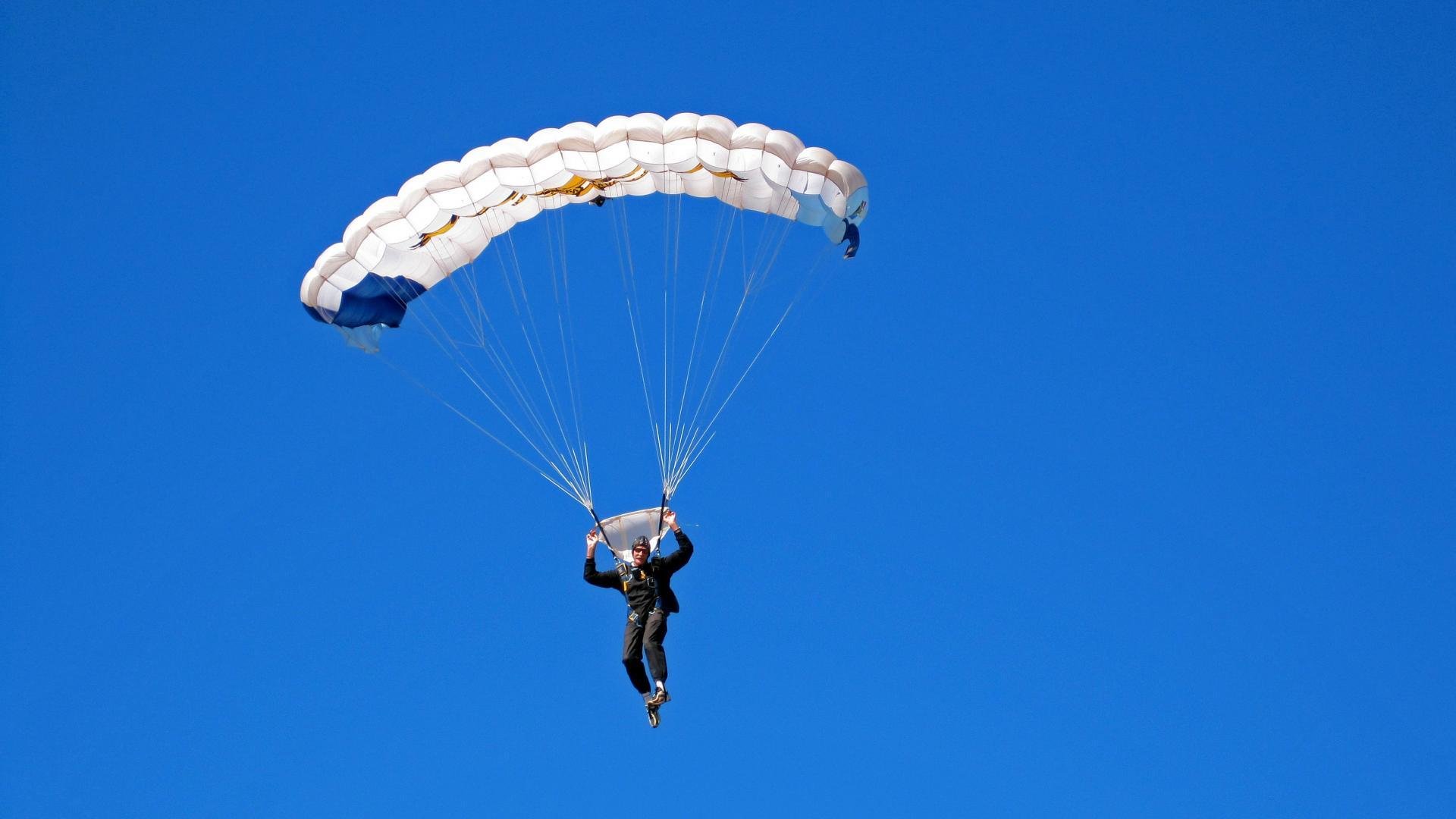 开云体育-中国男篮用团结克服一切困难，谈中国男篮